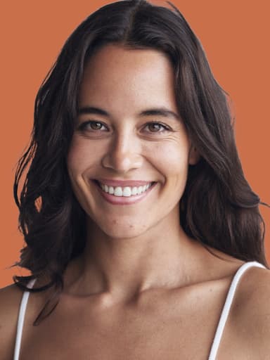 Selfie com draping: moldura na cor que valoriza o rosto